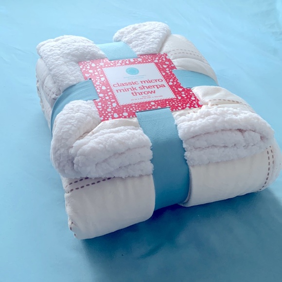 Martha Stewart Collection Classic Micro Mink Sherpa Throw Faux Fur 50”c 60” - Picture 2 of 5